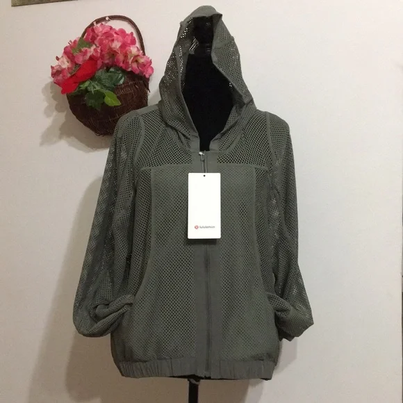 NWT Lululemon Relaxed Fit Mesh Jacket 12sz forest green color - Picture 1 of 7